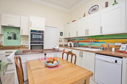 2 bedroom flat for sale, Cambridge Terrace, Dover, CT16