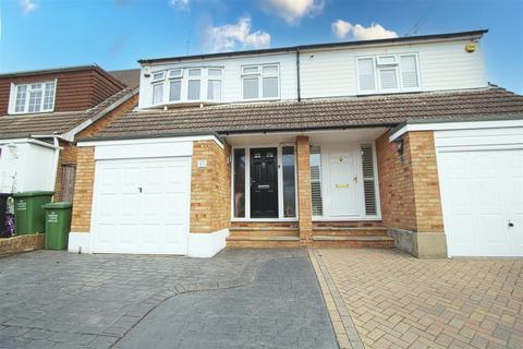 3 bedroom semi-detached house for sale, Outwood Farm Close, Billericay CM11