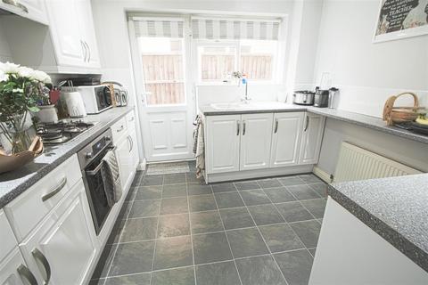 3 bedroom semi-detached house for sale, Outwood Farm Close, Billericay CM11