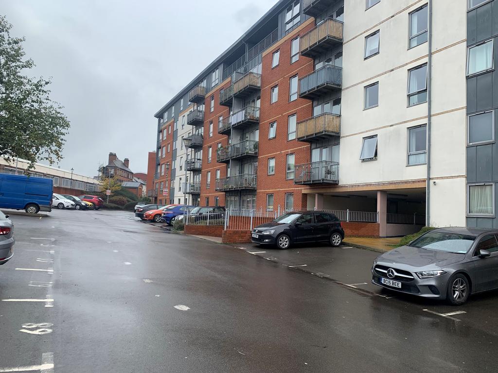 *Stunning Two-Bedroom Apartment in the Heart of