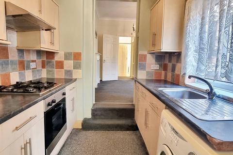 2 bedroom flat to rent, Howe Street, Gateshead NE8