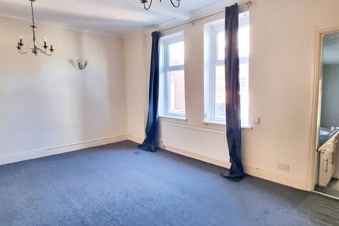 2 bedroom flat to rent, Howe Street, Gateshead NE8