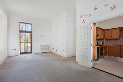 2 bedroom flat for sale, Horton Crescent, Epsom