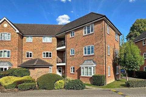 2 bedroom flat for sale, Rydons Way, Redhill