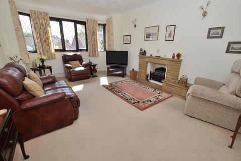 5 bedroom house for sale, 10 Meinciau Road, Mynyddygarreg, Kidwelly