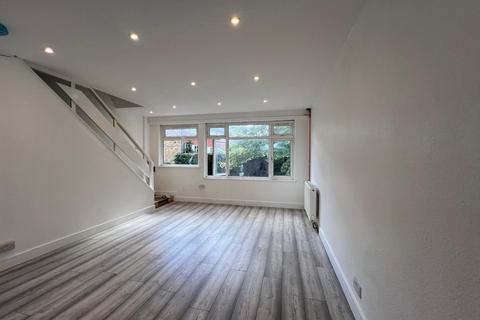 2 bedroom maisonette to rent, Alanthus Close, Lee, SE12