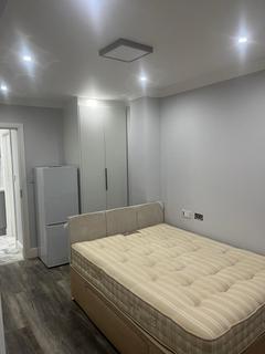 Studio to rent, Northolt UB5