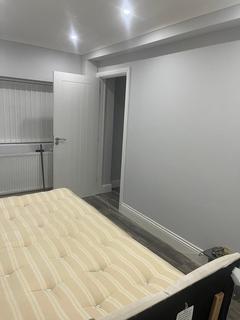 Studio to rent, Northolt UB5