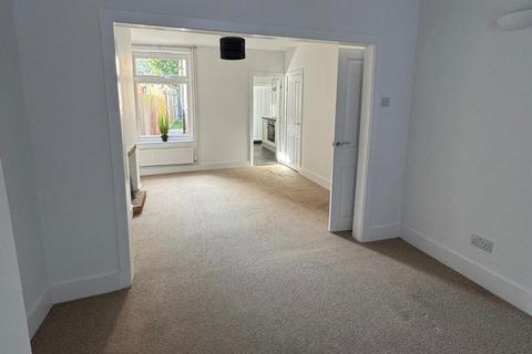 3 bedroom terraced house to rent, Henslow Road, Ipswich IP4