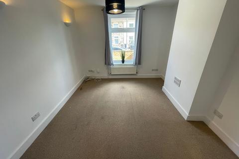 3 bedroom terraced house to rent, Henslow Road, Ipswich IP4