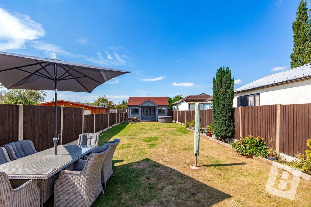Betterton Road, Rainham, RM13 4 bed semidetached house for sale £600,000