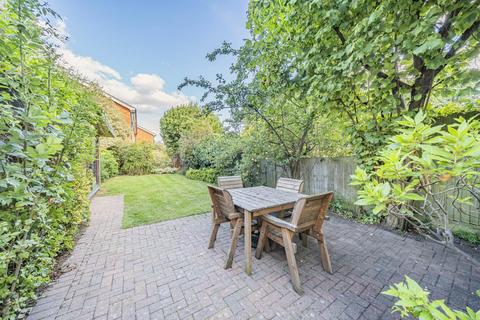 16b Laurel Road, London, SW20 0PR