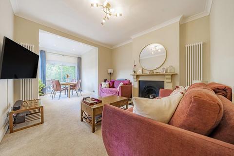 16b Laurel Road, London, SW20 0PR