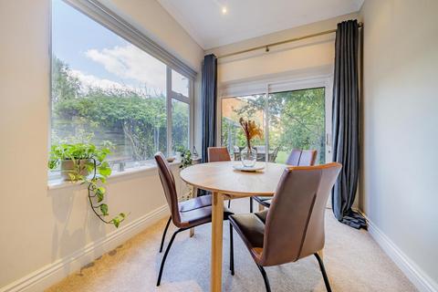 16b Laurel Road, London, SW20 0PR