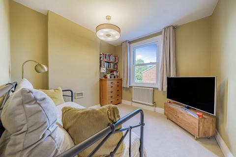 16b Laurel Road, London, SW20 0PR