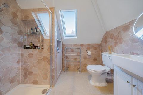 16b Laurel Road, London, SW20 0PR
