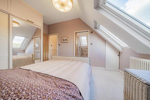 16b Laurel Road, London, SW20 0PR