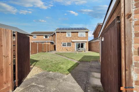 4 bedroom detached house for sale, Spinney Walk, Longthorpe, Peterborough, PE3