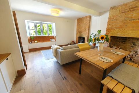 2 bedroom end of terrace house for sale, South Street, South Petherton, TA13