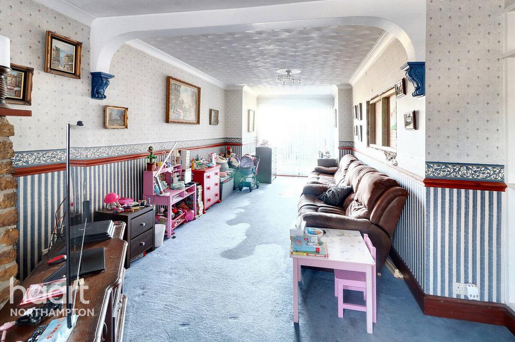 Weedon Road, Northampton 3 bed terraced house for sale £265,000