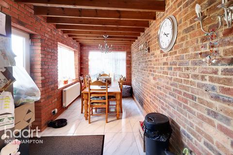 3 bedroom terraced house for sale, Weedon Road, Northampton