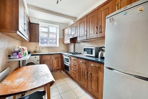 3 bedroom flat for sale, Three Colt Street, London, E14