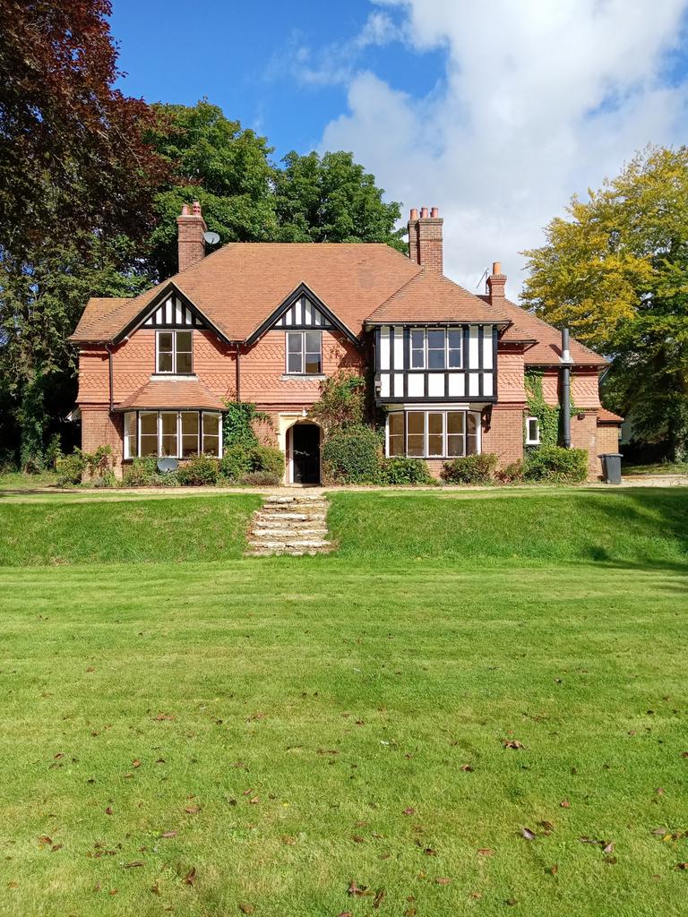 Main Road, BH20 5 bed country house - £2,750 pcm (£635 pw)