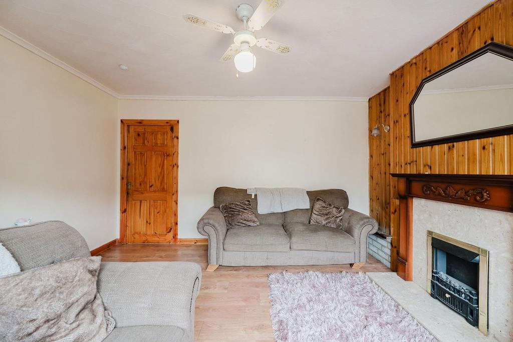 Hunter Grove, Bathgate EH47 3 bed property for sale £145,000