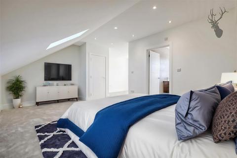 67a Connaught Avenue, London, E4 7AP
