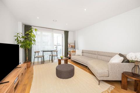 2 bedroom flat for sale, Mast Quay, London SE18