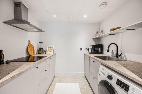 2 bedroom flat for sale, Mast Quay, London SE18