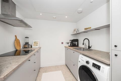 2 bedroom flat for sale, Mast Quay, London SE18