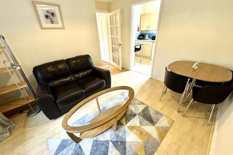 1 bedroom flat to rent, St Nicholas Square, Marina, Swansea. SA1 1UG