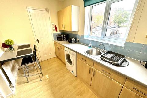 1 bedroom flat to rent, St Nicholas Square, Marina, Swansea. SA1 1UG