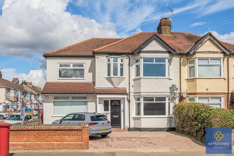 3 bedroom maisonette for sale, Collier Row Lane, Romford, RM5