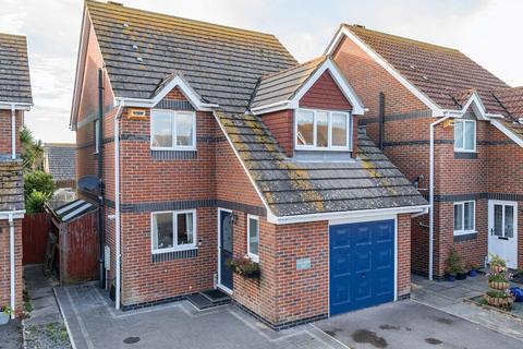 3 bedroom detached house for sale, Wilton Close, Bracklesham Bay, PO20