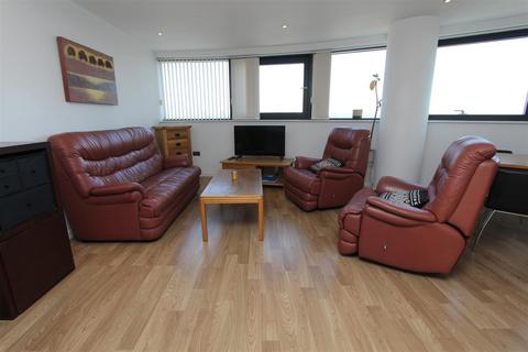 2 bedroom flat to rent, Bridgewater Place, Water Lane