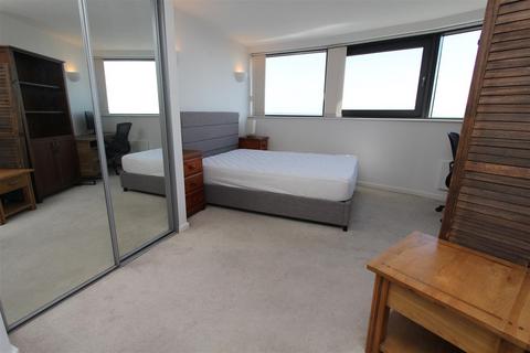 2 bedroom flat to rent, Bridgewater Place, Water Lane