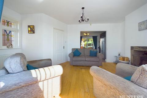 3 bedroom end of terrace house for sale, Queensway, Consett