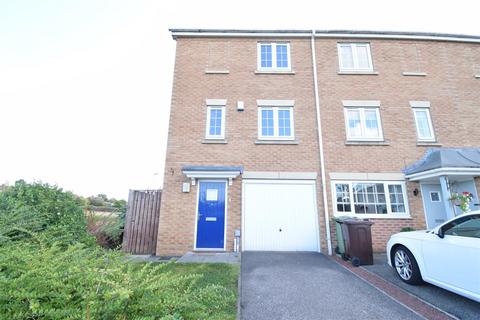 3 bedroom semi-detached house to rent, Daisy Way, Castleford WF10