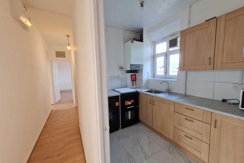 4 bedroom flat to rent, Hathersley House, Tulse Hill, SW2