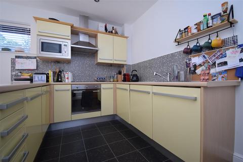 2 bedroom house to rent, Allerton Park, Leeds LS7