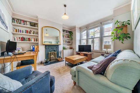 2 bedroom apartment to rent, Waldron Road London SW18