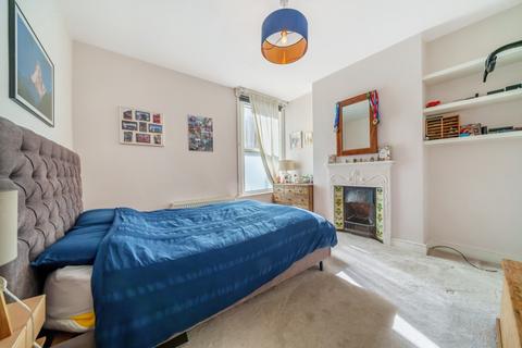 2 bedroom apartment to rent, Waldron Road London SW18