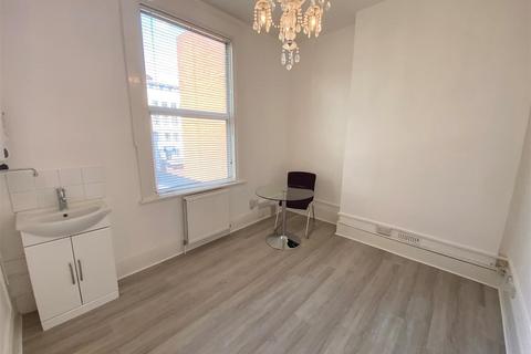 Office to rent, Ballards Lane, London N3