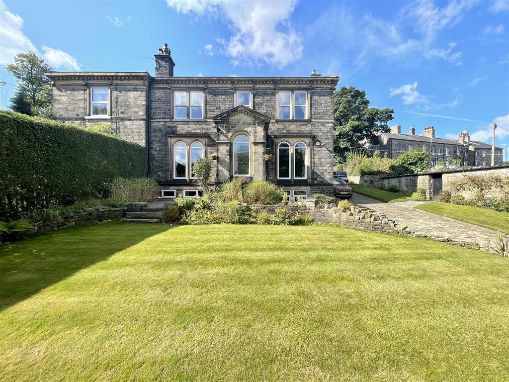 Ovenden Road, Halifax HX3 5 bed semidetached house for sale £495,000