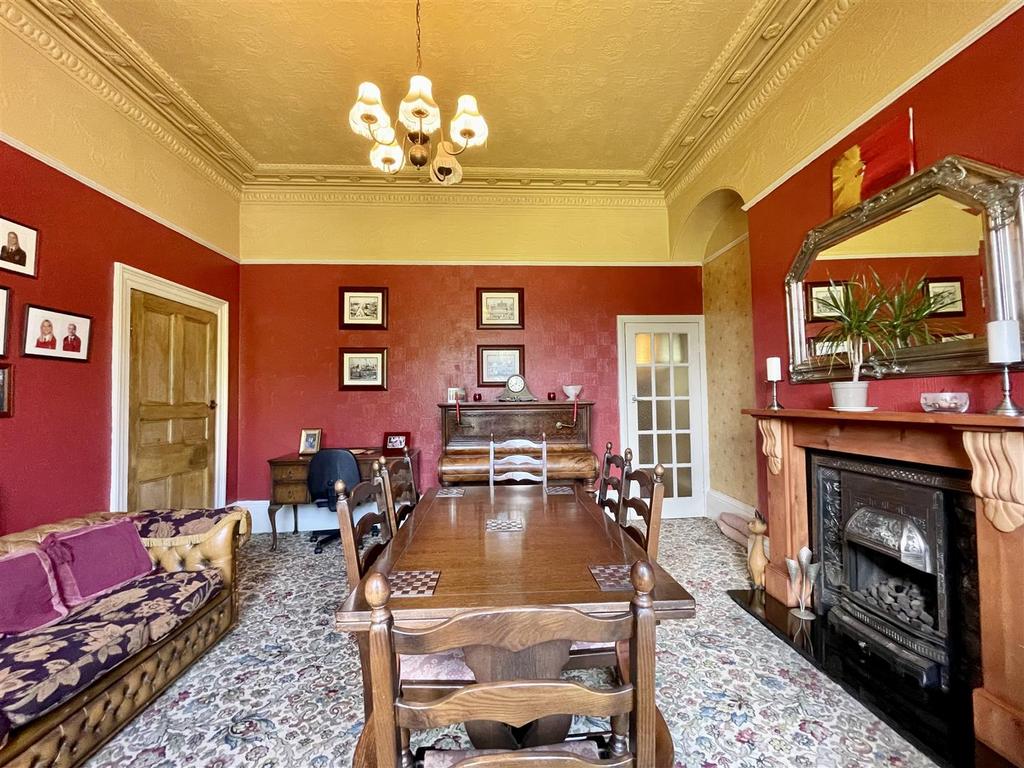Ovenden Road, Halifax HX3 5 bed semidetached house for sale £495,000