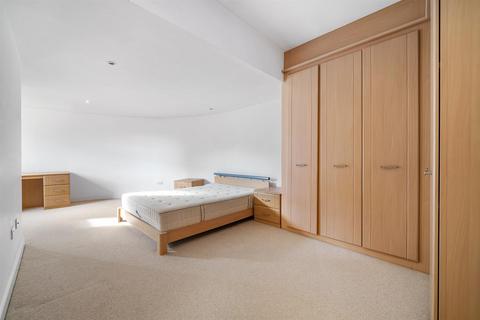 14 Regis Place, London, SW2 5RE