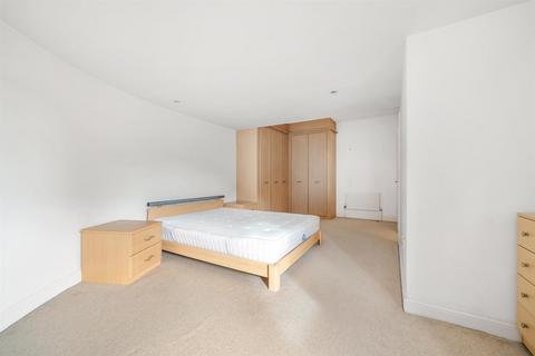 14 Regis Place, London, SW2 5RE