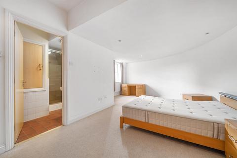 14 Regis Place, London, SW2 5RE